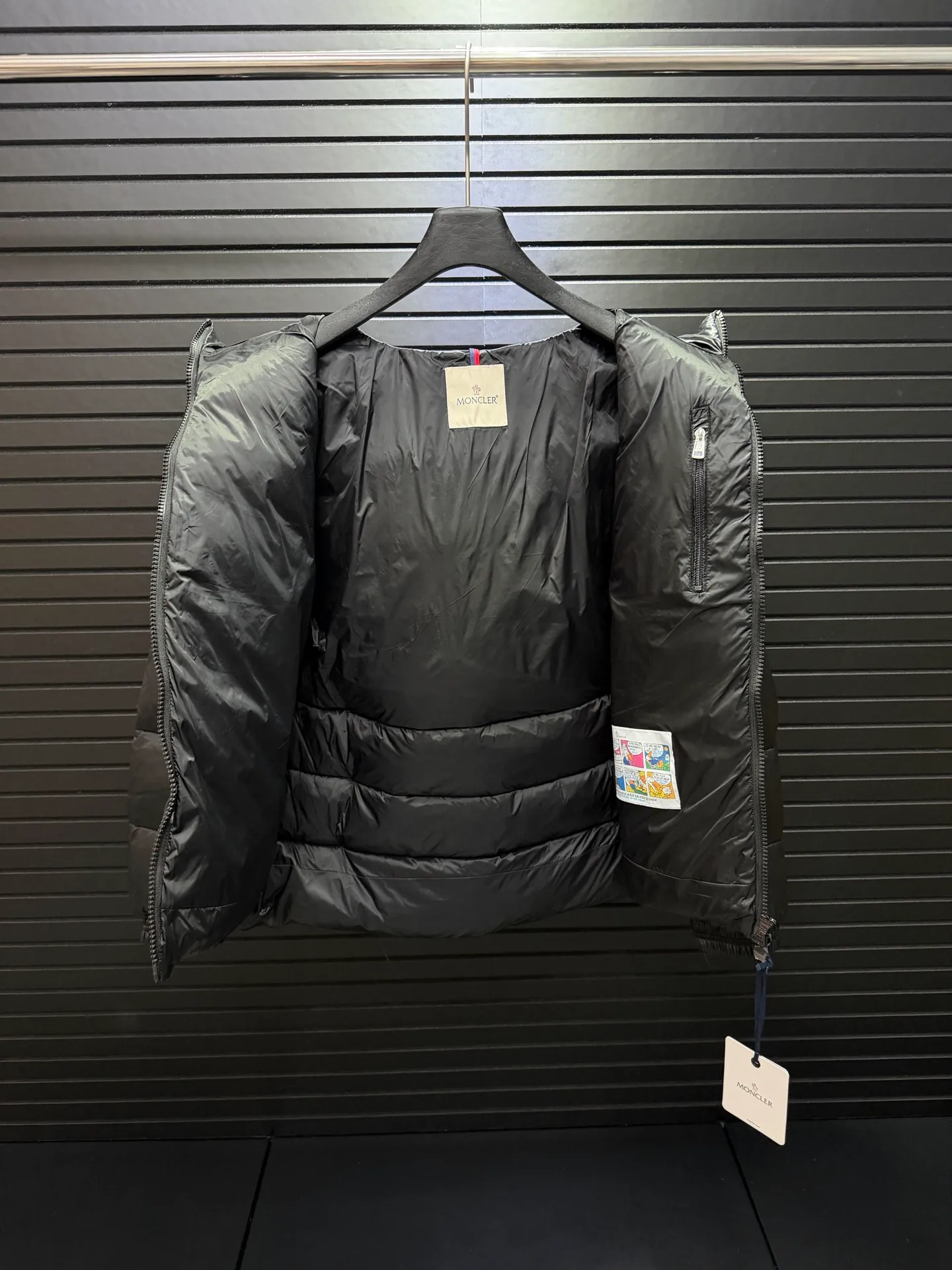 moncler Moner✖Salzman️ ， Salzman ， 。 Longue Saison ， ， 。 Moner 、 。 Longue Saison Moner ， Moner ， 。 ：100% ； ：100% ； ：80% ，10% ；1 ：100% ：Black White Sizes:12345